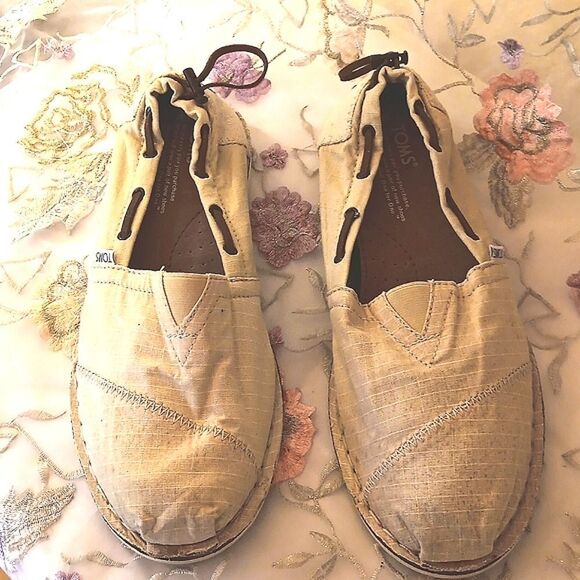 NEW. TOMS Cream Slip-On Shoes - Picture 2 of 8